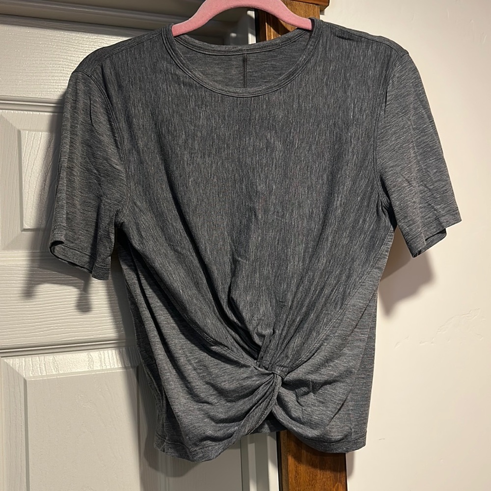 Lululemon tshirt
